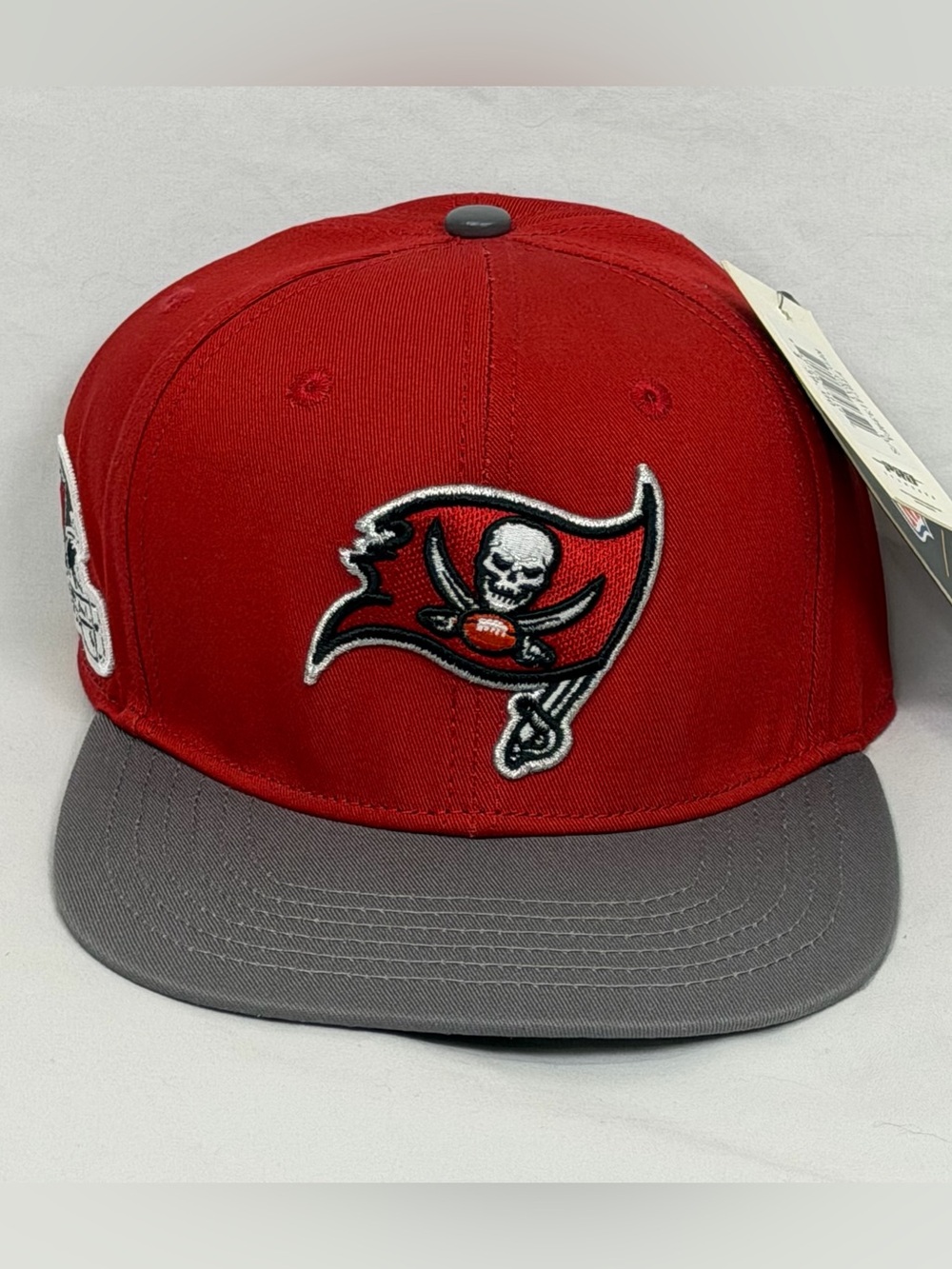 Tampa Bay Buccaneers Pro Standard 2Tone Snapback Hat Red/Pewter